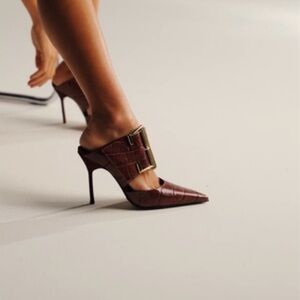 SCHUTZ Brown Croc-Embossed Heels